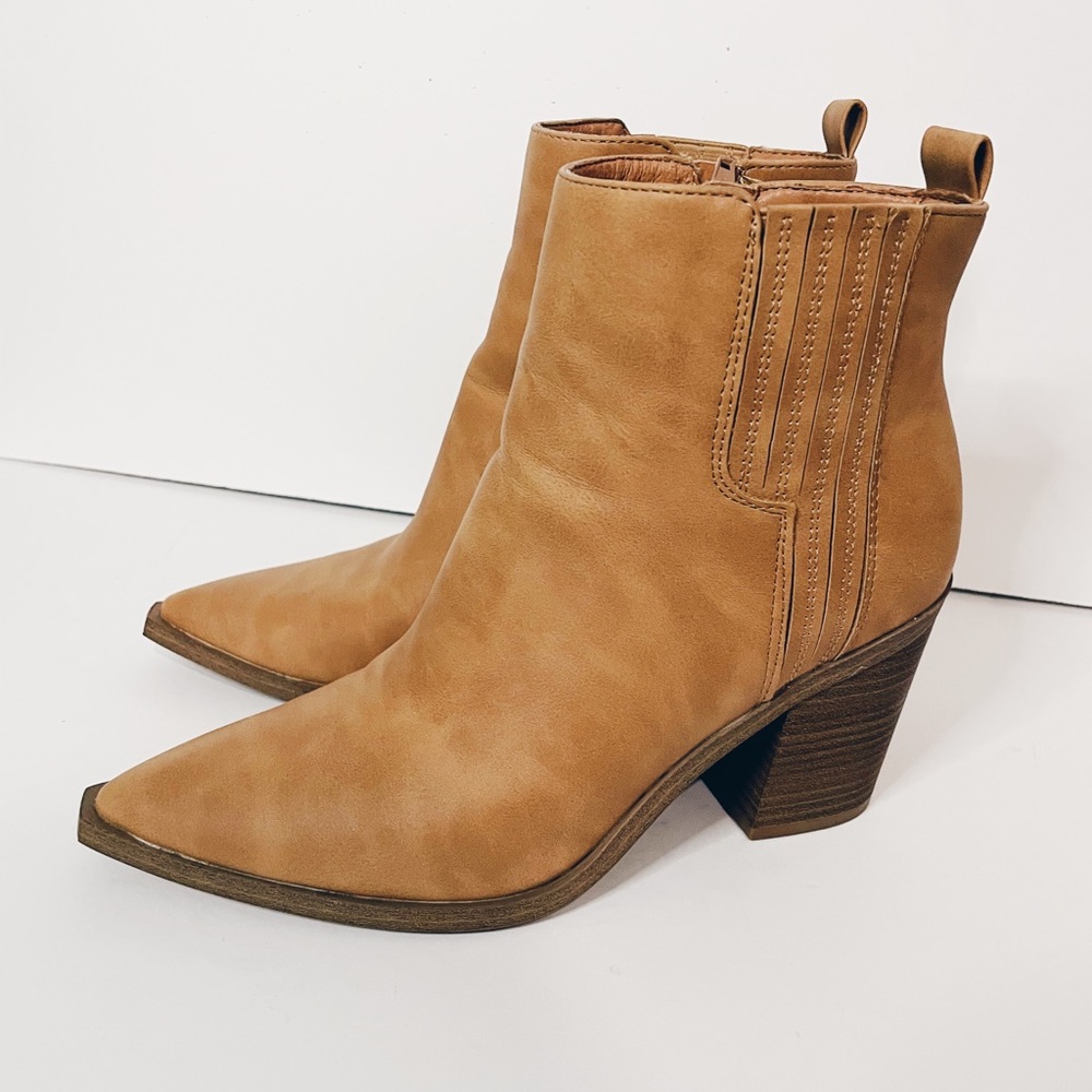 Universal Thread Tan Booties